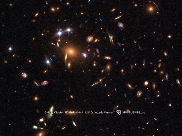 10. Galaksi Kümeleri "Derin Uzayın Muhteşem Görüntüsü"