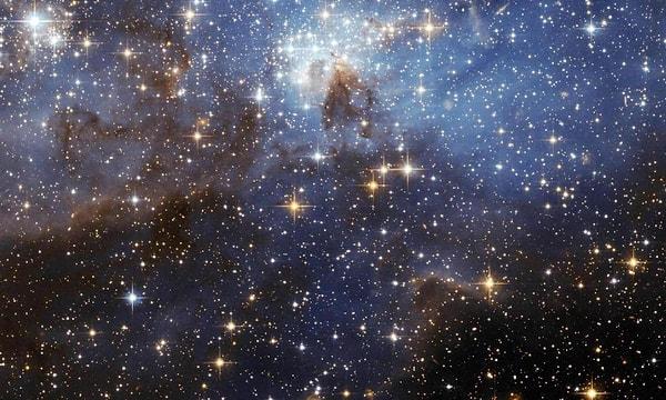 7. Gök bilimcilerin tahminlerine göre, her gün en az 275 milyon yeni yıldız oluşuyor.