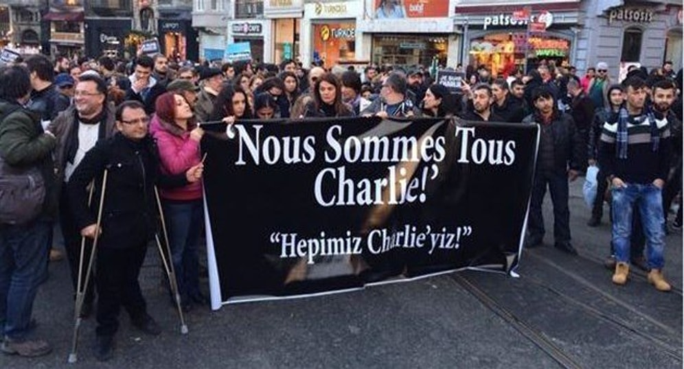 Gazeteciler Charlie Hebdo İçin Yürüdü