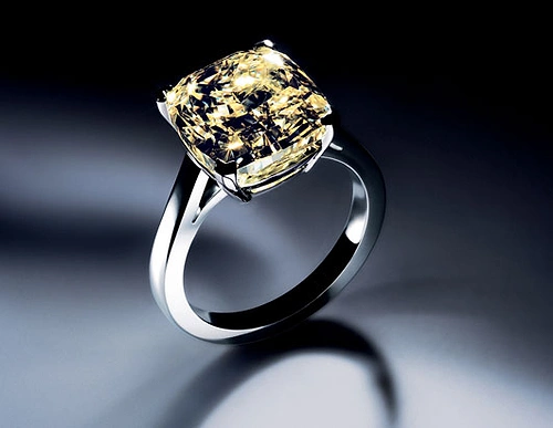 Pahalı bir nişan yüzüğü ile başlayan evlilikler, ucuz bir yüzük ile başlayanlardan daha kısa sürüyor.