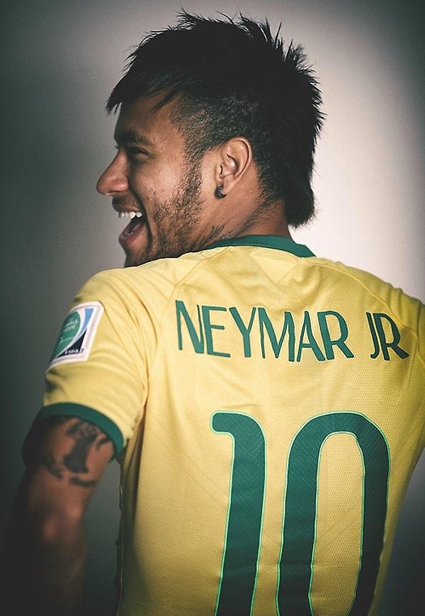 4. 2014 Eylül ayında Brezilya milli takımının kaptanı oldu.