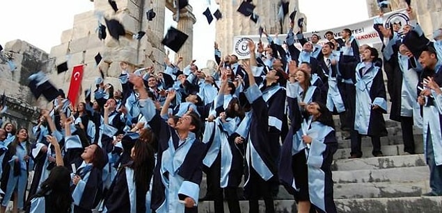 19. Sürekli aileden "Ne okursan oku ama o dükkan sana kalacak." gibi cümlelerine maruz kalırsın.