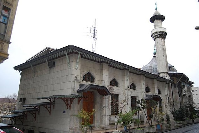 13. Hobyar Mescidi (Büyük Postane Camii)