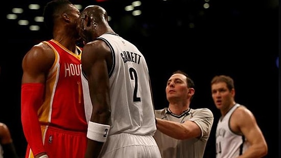 NBA'de Olay Var! Kevin Garnett, Howard'a Kafa Attı