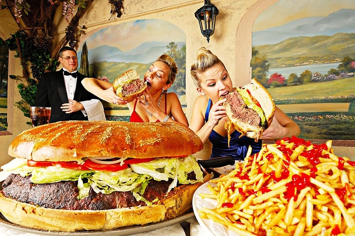 Yemek Yemeyi Fazla Seven Kadınların Çok İyi Bildiği  16 Durum