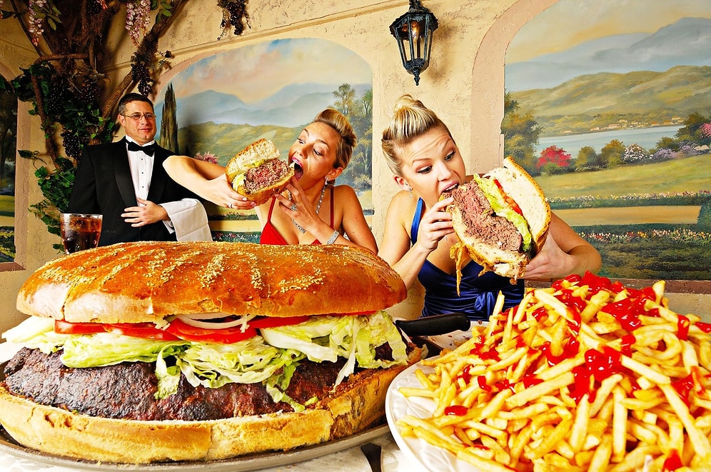 Yemek Yemeyi Fazla Seven Kadınların Çok İyi Bildiği  16 Durum