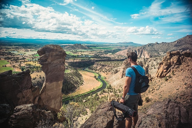 7. ''Oregon sadece karla kaplı dağlardan ve çamlardan oluşmuyordu. İşte tırmandığımız bölge Smith Rock.''