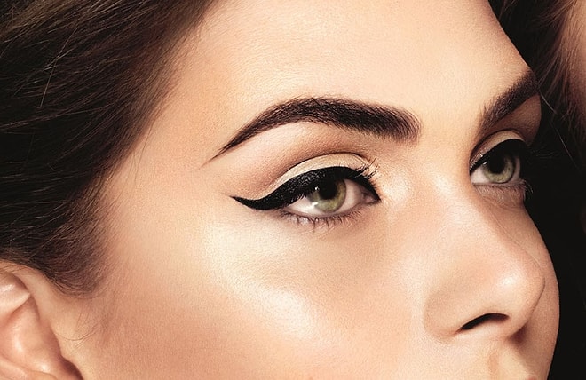 5 Adımda Kuyruklu Eyeliner Nasıl Çekilir?