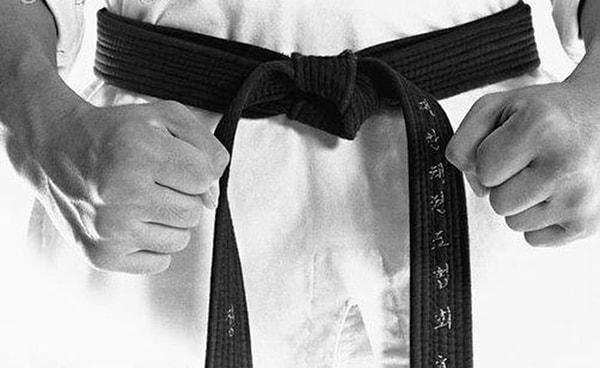 6. Karate kelimesinin anlamı boş eldir.