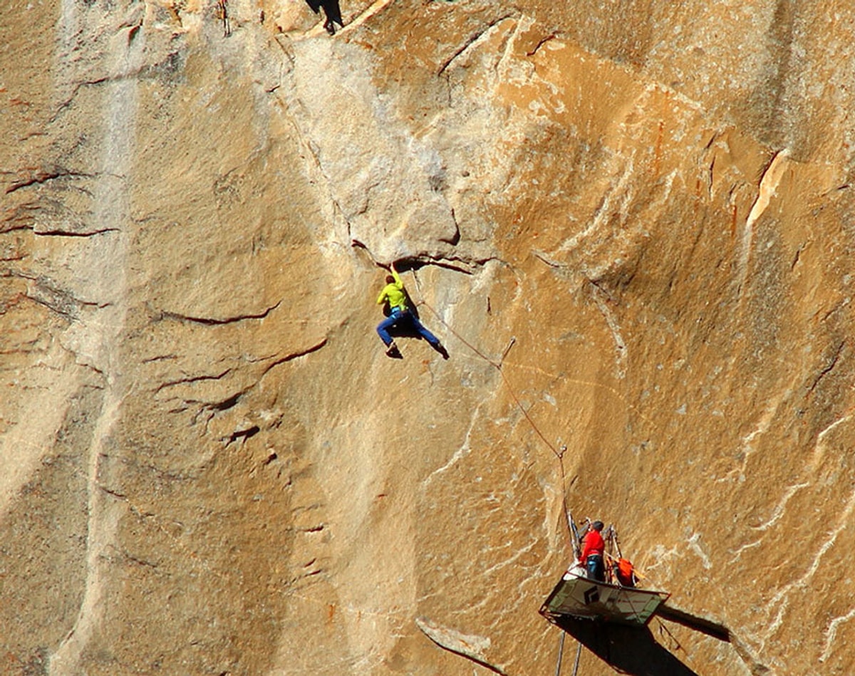 Climb 2 see. Восхождение на Эль Капитан. Эль-Капитан скалолазание. Скалолаз на отвесной скале. Восхождение по отвесной скале.