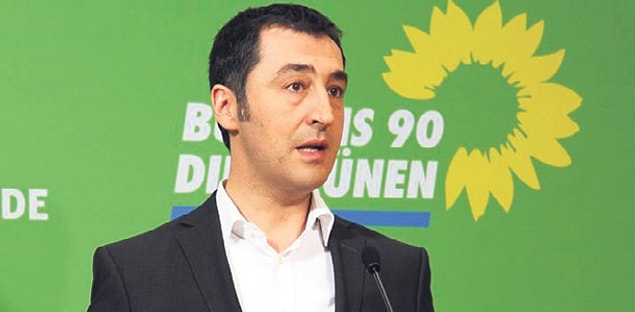 Eskiden işçi olan Türkler artık Almanya'da işveren, akademisyen, sanatçı, sporcu, yazar, yönetmen ve siyasetçi.
