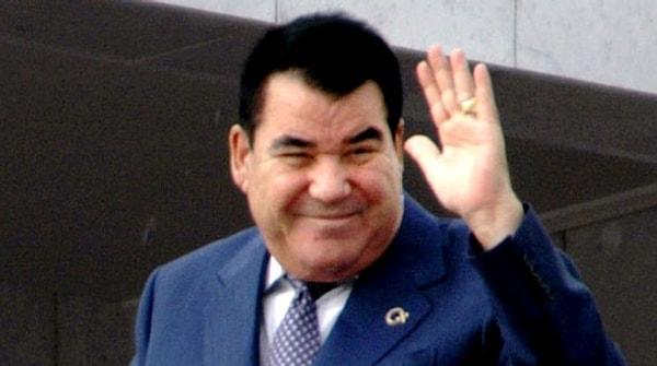 3. 1991 yılında, Gorbachev'i iktidardan indiren askeri darbeyi destekleyen Niyazov bağımsız Türkmenistan'ın başkanlığı için tek adaydı.
