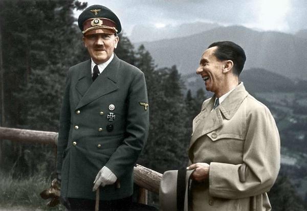 5. Adolf Hitler ve Goebbels, Nazi Liderleri (1943)