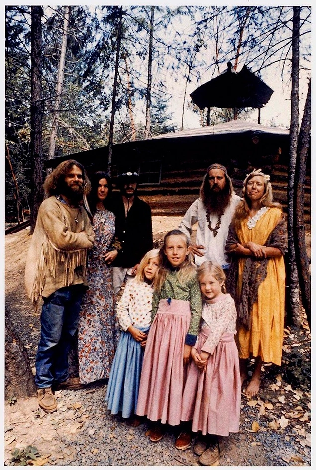 Bir hippi ailesi.