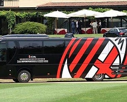 Milan Takım Otobüsünü de Sattı