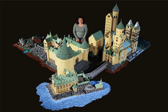 400.000 Lego Taşı Kullanarak Hogwarts Cadılık ve Büyücülük Okulu'nun Modelini Çıkaran Hırslı Kadın