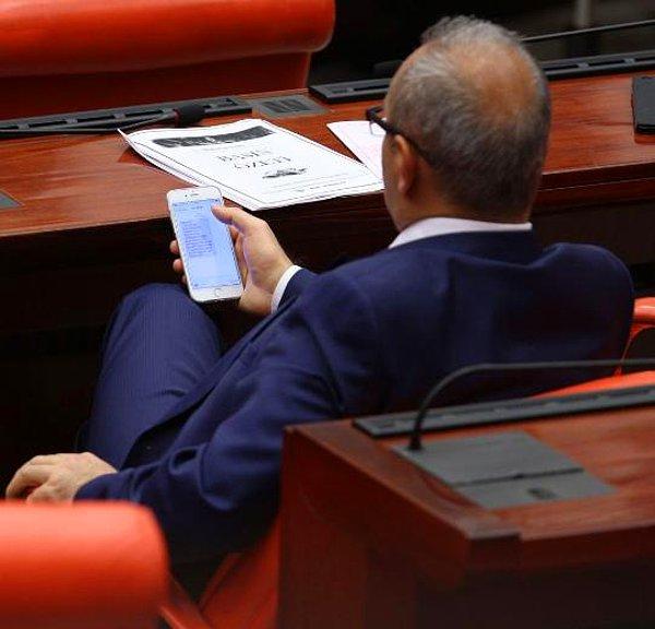 Görüşmeler esnasında AKP Milletvekillerine gönderilen 'önemli' başlıklı bir SMS.