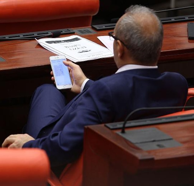 Görüşmeler esnasında AKP Milletvekillerine gönderilen 'önemli' başlıklı bir SMS.