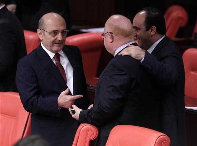 Hakkında yolsuzluk iddiaları bulunan Erdoğan Bayraktar TBMM'de.