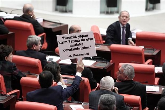 CHP İstanbul Milletvekili İhsan Özkes'ten hadisli mesaj.