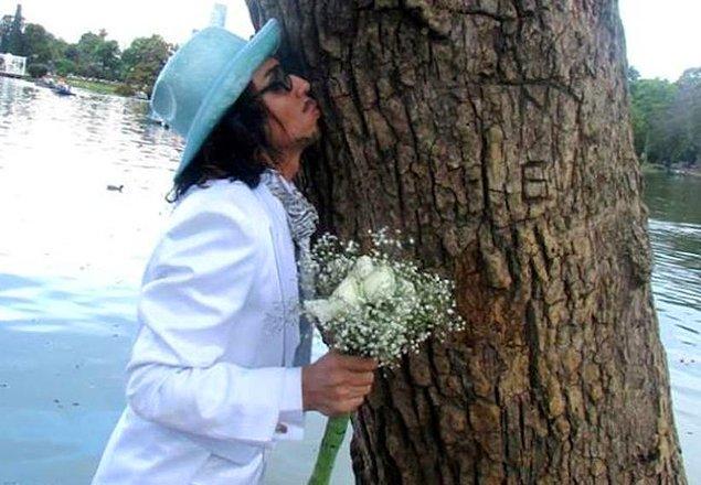 1. Ağaçla evlenen adam