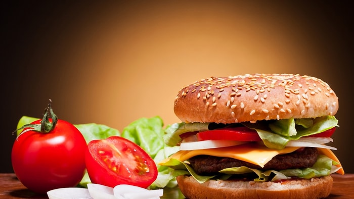 18 Adımda Reklam Fotoğraflarındaki Hamburger İle Yediğinizin Aynı Olduğunun Kanıtı