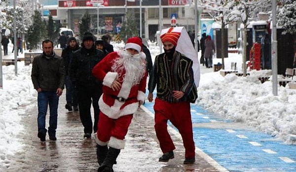 3. Yeniçerinin Noel baba kovalaması