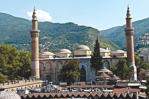 7. Hiç namaz kılmayanın bile Ulu camiye'ye gelip namaz kılmasıdır.