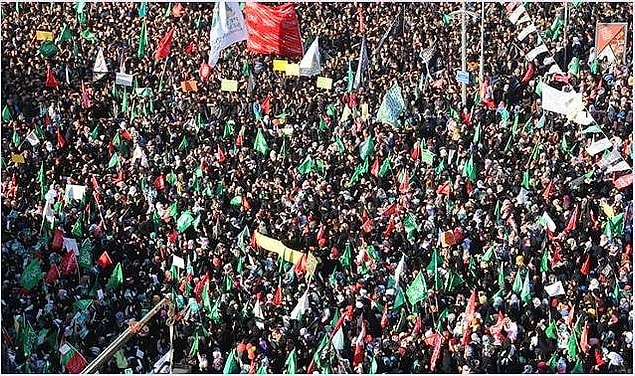 8. Charlie Hebdo Protestosunda 'Yaşasın Hizbullah' Sloganları