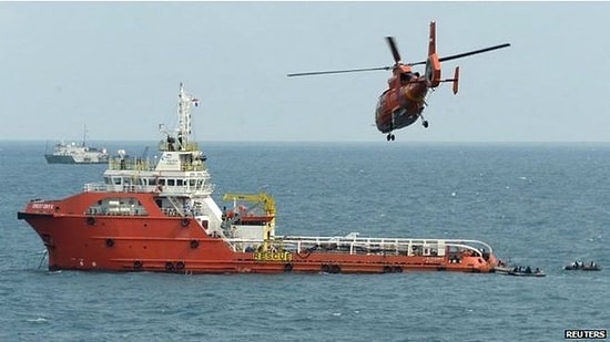 Düşen AirAsia Uçağının Gövdesi Çıkartılıyor