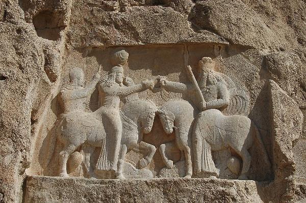 13. Zoroastercilik Çift Tanrılıydı ama Tek Tanrıcılığı Etkiledi