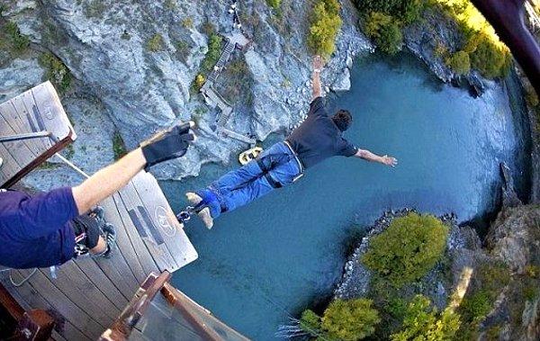 3. Yeni Zelanda - The Nevis Nehri'ne Bungee Jumping