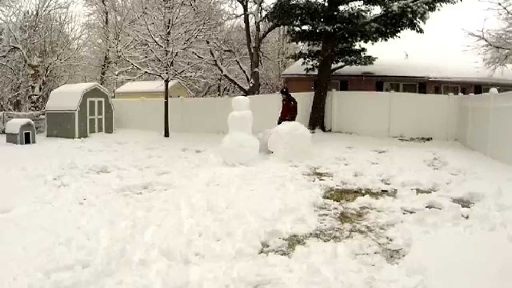 Kardan Adam Yaparken Evlilik Teklifi Eden Adam