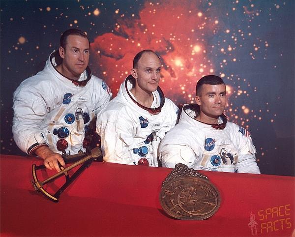 11 Nisan 1970: Apollo 13'ün Ay yolculuğu sırasında meydana gelen bir patlama sonucu hizmet modülünün oksijen stokları ve elektrik enerjisi yitirildi.
