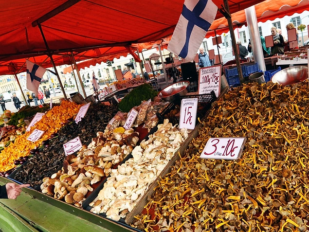 Çünkü marketlerindeki yiyecekler göz kamaştırıcı.