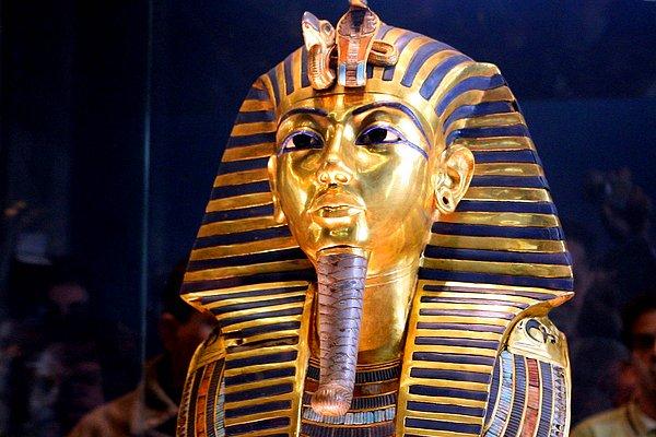 2. Tutankamon’un Sakalı Düştü!