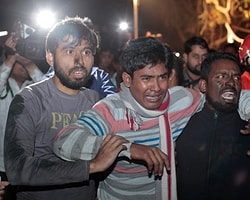 Bangladeş'te Fabrikada Yangın: 13 Ölü