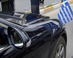 Çipras Bakanların Araçlarını Satışa Çıkardı