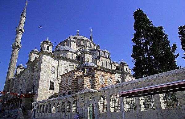 3. Türkiye'de 82.000'in üzerinde cami bulunmaktadır