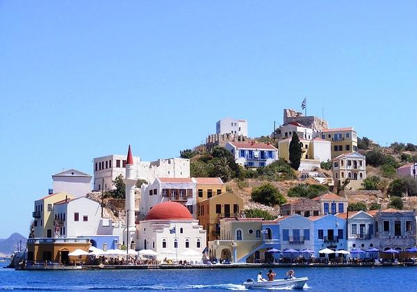 5. Sadece 20 dakika uzaklıktaki Yunan Adası Meis’i ziyaret etmek.