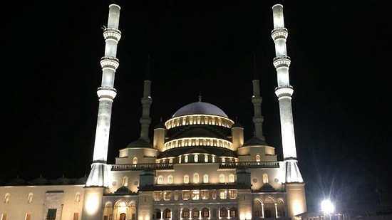 ‘Camiler, Evsiz ve Mültecilere Açılsın' Çağrısı
