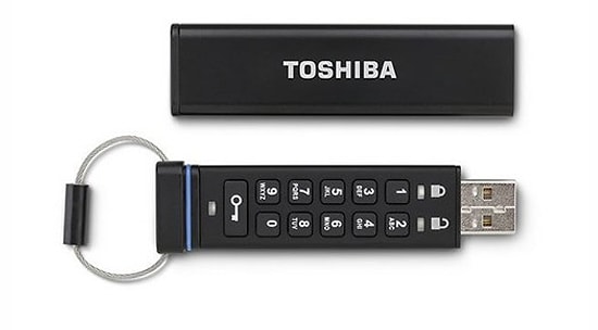 Toshiba'dan Şifre Paneline Sahip Yüksek Güvenlikli USB Bellek