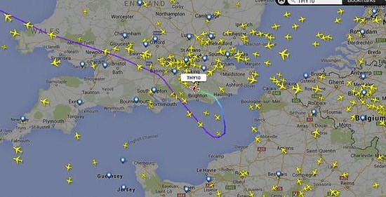 THY Uçağı Londra'ya Acil İniş Yaptı