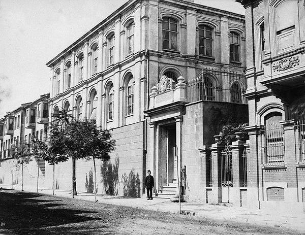 18. Cağaloğlu Anadolu Lisesi (1900'lü yılların başı) Harita üzerindeki yeri ve panoraması...
