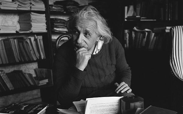 17 Eylül 1933'de Albert Einstein Ankara'ya bir mektup gönderir.