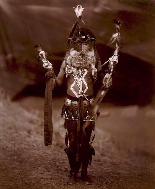 1. Navajo Kabilesi Şifacısı,  Kaliforniya Yıl 1904
