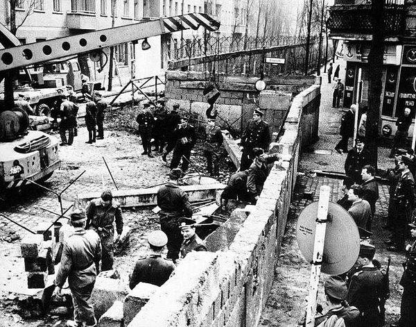 16. Berlin Duvarı İnşaa Edilirken Yıl 1961