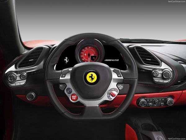 FERRARİ'NİN YENİ MODELİ:488 GTB