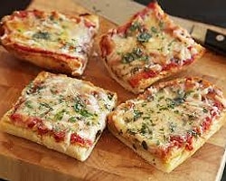 Bayat Ekmekten Pizza Tarifi