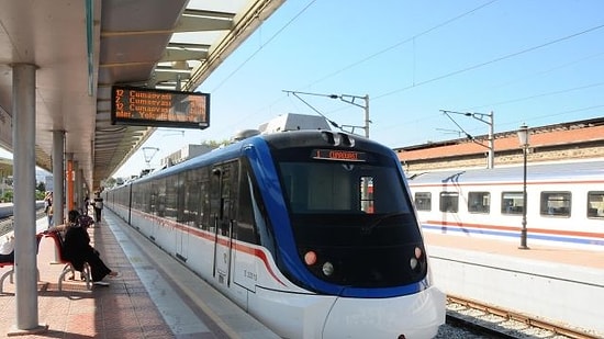 İzmir’de Banliyö Treninde Elektrik Patlaması